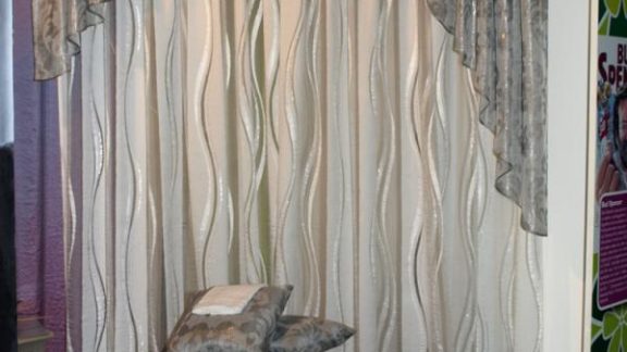 Tendaggi con mantovana e drappi 010