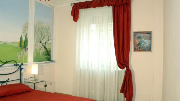Tendaggi con mantovana e drappi 12